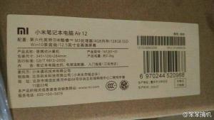 小米筆記本？看樣子面板是鋁模具